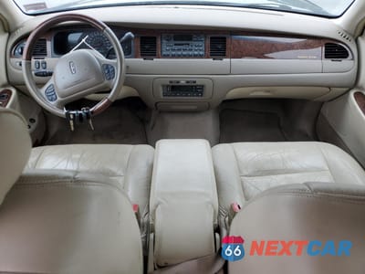 Zdjęcie 8 z 12 samochodu: 2001 LINCOLN TOWN CAR SIGNATURE VIN:1LNHM82W91Y708947 - miniatura