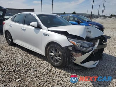Czwarte zdjęcie samochodu z boku: 2019 KIA OPTIMA LX VIN:5XXGT4L34KG336416 - miniatura