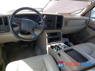 Zdjęcie 8 z 13 samochodu: 2004 CHEVROLET SUBURBAN C1500 VIN:3GNEC16T24G342336 - miniatura