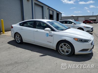 Czwarte zdjęcie samochodu z boku: 2018 FORD FUSION SE HYBRID VIN:3FA6P0LU6JR171623 - miniatura