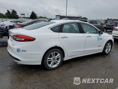 Trzecie zdjęcie samochodu z tyłu: 2018 FORD FUSION SE HYBRID VIN:3FA6P0LU3JR129913 - miniatura