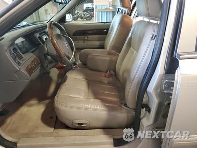 Zdjęcie 7 z 12 samochodu: 2010 MERCURY GRAND MARQUIS LS VIN:2MEBM7FV9AX622090 - miniatura