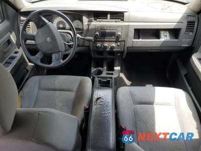 Zdjęcie 8 z 12 samochodu: 2009 DODGE DAKOTA SXT VIN:1D7HE38K79S736906 - miniatura