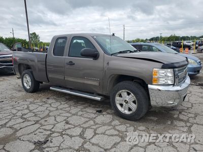 Czwarte zdjęcie samochodu z boku: 2013 CHEVROLET SILVERADO K1500 LT VIN:1GCRKSE74DZ338912 - miniatura