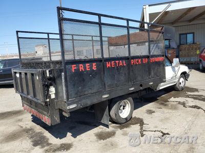 Trzecie zdjęcie samochodu z tyłu: 1990 TOYOTA PICKUP CAB CHASSIS SUPER LONG WHEELBAS VIN:JT5VN94T8L0017662 - miniatura