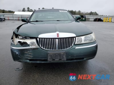 Piąte zdjęcie samochodu w środku: 2001 LINCOLN TOWN CAR SIGNATURE VIN:1LNHM82W91Y708947 - miniatura