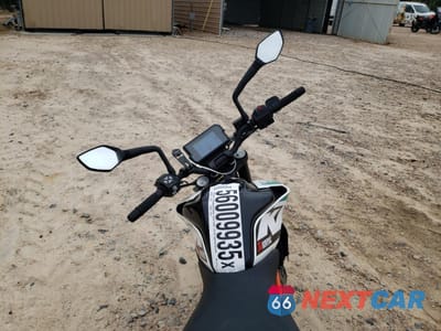 Zdjęcie 6 z 9 samochodu: 2020 KTM 390 DUKE VIN:MD2JPJ408LC271854 - miniatura