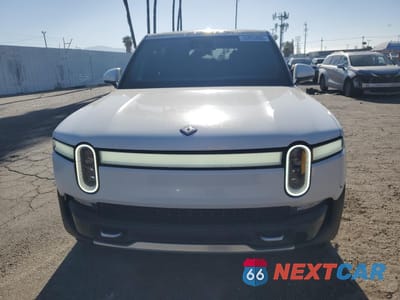 Piąte zdjęcie samochodu w środku: 2024 RIVIAN R1S ADVENTURE VIN:7PDSGBBA3RN029670 - miniatura