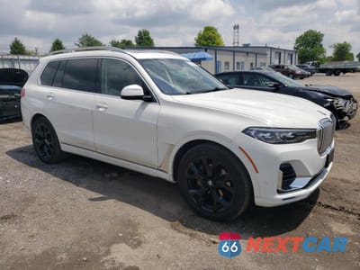 Czwarte zdjęcie samochodu z boku: 2022 BMW X7 XDRIVE40I VIN:5UXCW2C08N9J21752 - miniatura