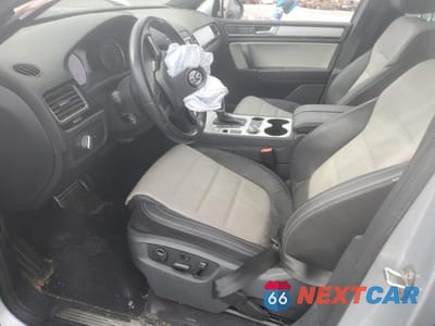 Zdjęcie 7 z 12 samochodu: 2017 VOLKSWAGEN TOUAREG VIN:WVGRF7BP2HD001093 - miniatura