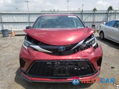 Piąte zdjęcie samochodu w środku: 2024 TOYOTA SIENNA XSE VIN:5TDDSKFC9RS146898 - miniatura