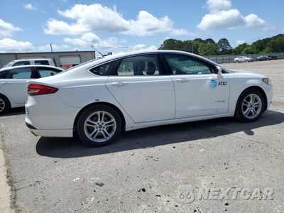 Trzecie zdjęcie samochodu z tyłu: 2018 FORD FUSION SE HYBRID VIN:3FA6P0LU3JR171935 - miniatura
