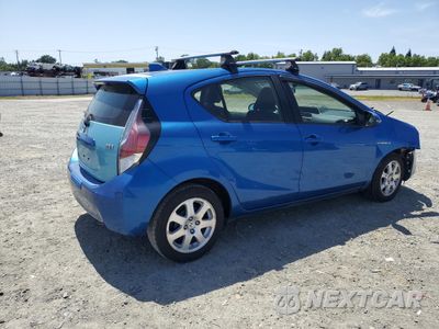 Trzecie zdjęcie samochodu z tyłu: 2015 TOYOTA PRIUS C VIN:JTDKDTB30F1109874 - miniatura