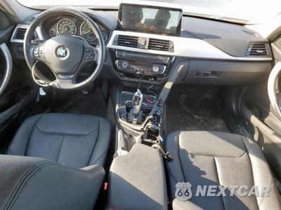Zdjęcie 8 z 12 samochodu: 2016 BMW 320 I VIN:WBA8A9C57GK617631 - miniatura