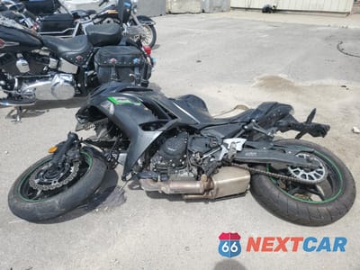 Trzecie zdjęcie samochodu z tyłu: 2025 KAWASAKI EX650 R VIN:ML5EXER12SDAD7713 - miniatura