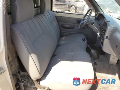 Zdjęcie 11 z 15 samochodu: 1990 TOYOTA PICKUP CAB CHASSIS SUPER LONG WHEELBAS VIN:JT5VN94T8L0017662 - miniatura