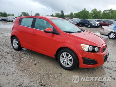 Czwarte zdjęcie samochodu z boku: 2013 CHEVROLET SONIC LT VIN:1G1JC6SB5D4170519 - miniatura