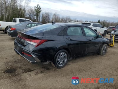 Trzecie zdjęcie samochodu z tyłu: 2024 HYUNDAI ELANTRA SEL VIN:KMHLM4DG8RU826323 - miniatura