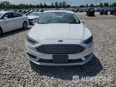 Piąte zdjęcie samochodu w środku: 2018 FORD FUSION SE HYBRID VIN:3FA6P0LU2JR171862 - miniatura