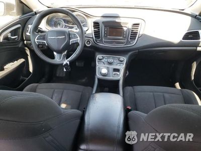 Zdjęcie 8 z 12 samochodu: 2016 CHRYSLER 200 LIMITED VIN:1C3CCCAB6GN124586 - miniatura