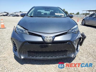 Piąte zdjęcie samochodu w środku: 2017 TOYOTA COROLLA SE VIN:5YFBURHE7HP685651 - miniatura