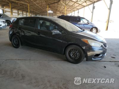 Czwarte zdjęcie samochodu z boku: 2016 KIA FORTE LX VIN:KNAFK5A84G5639921 - miniatura