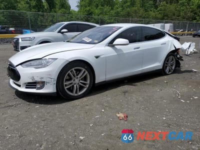 2014 TESLA MODEL S 5YJSA1H16EFP44977 - główne zdjęcie licytacji z USA - miniatura