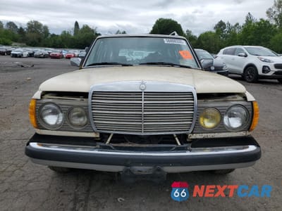 Piąte zdjęcie samochodu w środku: 1982 MERCEDES-BENZ 300 TDT VIN:WDBAB93A8CN011633 - miniatura