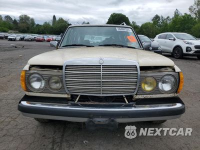 Piąte zdjęcie samochodu w środku: 1982 MERCEDES-BENZ 300 TDT VIN:WDBAB93A8CN011633 - miniatura