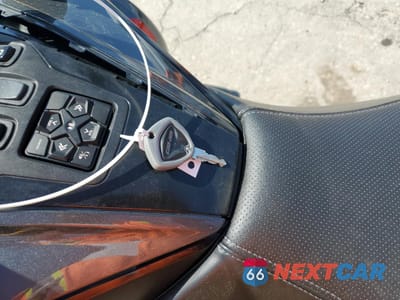 Zdjęcie 8 z 10 samochodu: 2020 CAN-AM SPYDER ROADSTER RT VIN:2BXNBDD22LV004684 - miniatura