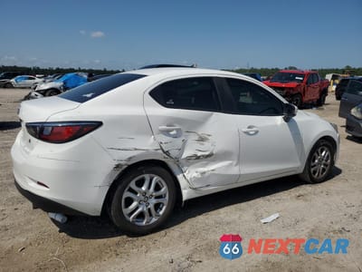 Trzecie zdjęcie samochodu z tyłu: 2018 TOYOTA YARIS IA VIN:3MYDLBYV2JY323088 - miniatura