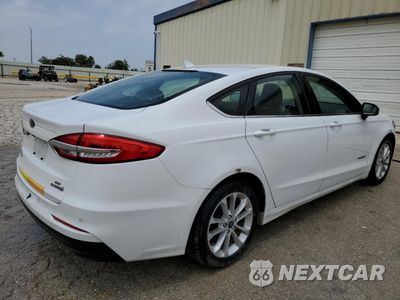 Trzecie zdjęcie samochodu z tyłu: 2019 FORD FUSION SE VIN:3FA6P0LU8KR184066 - miniatura