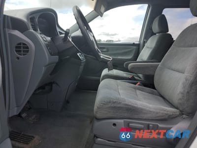 Zdjęcie 7 z 13 samochodu: 2000 HONDA ODYSSEY EX VIN:2HKRL1878YH559901 - miniatura