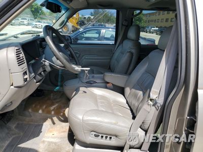 Zdjęcie 7 z 13 samochodu: 1999 CHEVROLET SUBURBAN C1500 VIN:3GNEC16R8XG267165 - miniatura