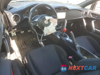 Zdjęcie 8 z 14 samochodu: 2017 TOYOTA 86 BASE VIN:JF1ZNAA11H9711273 - miniatura