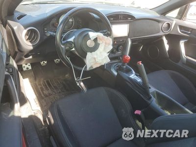 Zdjęcie 8 z 14 samochodu: 2017 TOYOTA 86 BASE VIN:JF1ZNAA11H9711273 - miniatura
