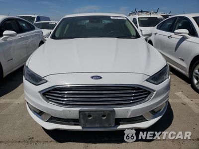 Piąte zdjęcie samochodu w środku: 2017 FORD FUSION SE HYBRID VIN:3FA6P0LU7HR409439 - miniatura