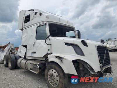 2013 VOLVO VNL SEMI TRUCK 4V4NC9EG0DN135225 - główne zdjęcie licytacji z USA - miniatura