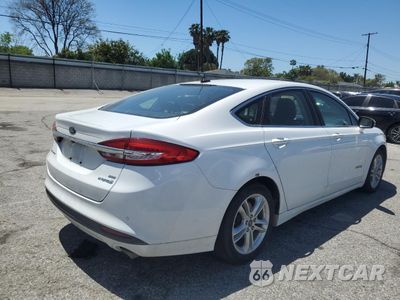 Trzecie zdjęcie samochodu z tyłu: 2018 FORD FUSION SE HYBRID VIN:3FA6P0LU3JR171806 - miniatura
