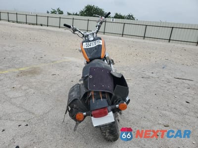 Czwarte zdjęcie samochodu z boku: 2000 HONDA VF750 C2 VIN:JH2RC4345YM500025 - miniatura