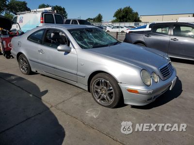 Czwarte zdjęcie samochodu z boku: 1998 MERCEDES-BENZ CLK 320 VIN:WDBLJ65G0WF015315 - miniatura