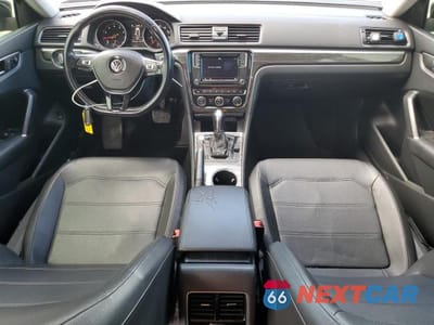Zdjęcie 8 z 13 samochodu: 2018 VOLKSWAGEN PASSAT SE VIN:1VWBA7A32JC028354 - miniatura