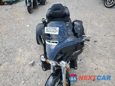 Piąte zdjęcie samochodu w środku: 2018 HARLEY-DAVIDSON FLHTCUTG TRI GLIDE ULTRA VIN:1HD1MAD12JB859919 - miniatura