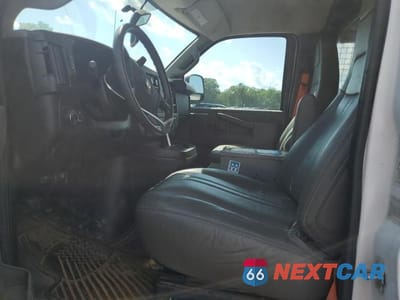 Zdjęcie 7 z 13 samochodu: 2018 CHEV EXPRESS G2500 VIN:1GCWGAFP9J1198380 - miniatura