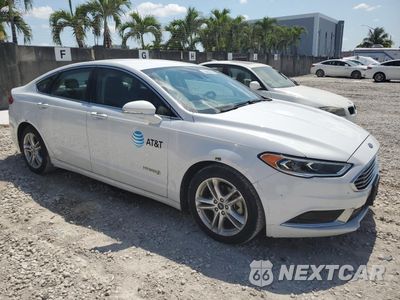 Czwarte zdjęcie samochodu z boku: 2018 FORD FUSION SE HYBRID VIN:3FA6P0LU6JR118601 - miniatura