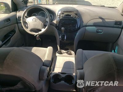 Zdjęcie 8 z 15 samochodu: 2004 TOYOTA SIENNA CE VIN:5TDZA23C44S012290 - miniatura