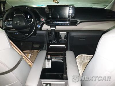Zdjęcie 8 z 13 samochodu: 2021 TOYOTA SIENNA XLE VIN:5TDYRKEC1MS064669 - miniatura
