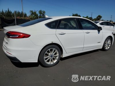 Trzecie zdjęcie samochodu z tyłu: 2019 FORD FUSION SE VIN:3FA6P0LU5KR124861 - miniatura