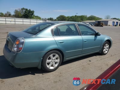 Trzecie zdjęcie samochodu z tyłu: 2002 NISSAN ALTIMA BASE VIN:1N4AL11D62C114854 - miniatura
