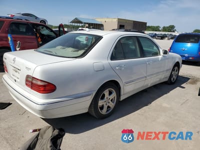 Trzecie zdjęcie samochodu z tyłu: 2000 MERCEDES-BENZ E 320 VIN:WDBJF65JXYB094507 - miniatura